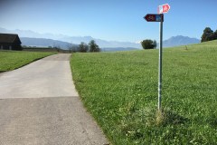 September 7, 2016 | 8. Etappe Eschenbach - Einsiedeln | Oberhalb Gisikon LU, Blick in Richtung Innerschweizer Alpen