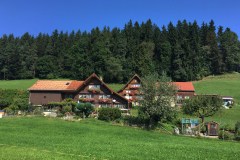 September 11, 2016 | 12. Etappe Degersheim - Appenzell | Appenzeller Häuser zwischen Degersheim SG und Herisau AR